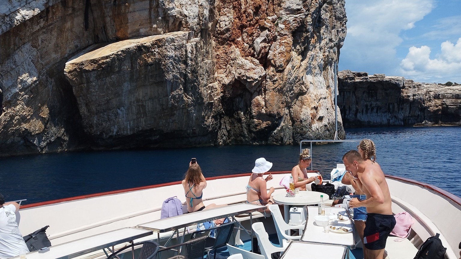 Trzy czarujące wyspy - Levrnaka (Kornati/ plaża Lojena), Mana (Kornati/ skoki z klifów) i Ugljan (wioska rybacka Kukljica)- całodniowa wycieczka statkiem