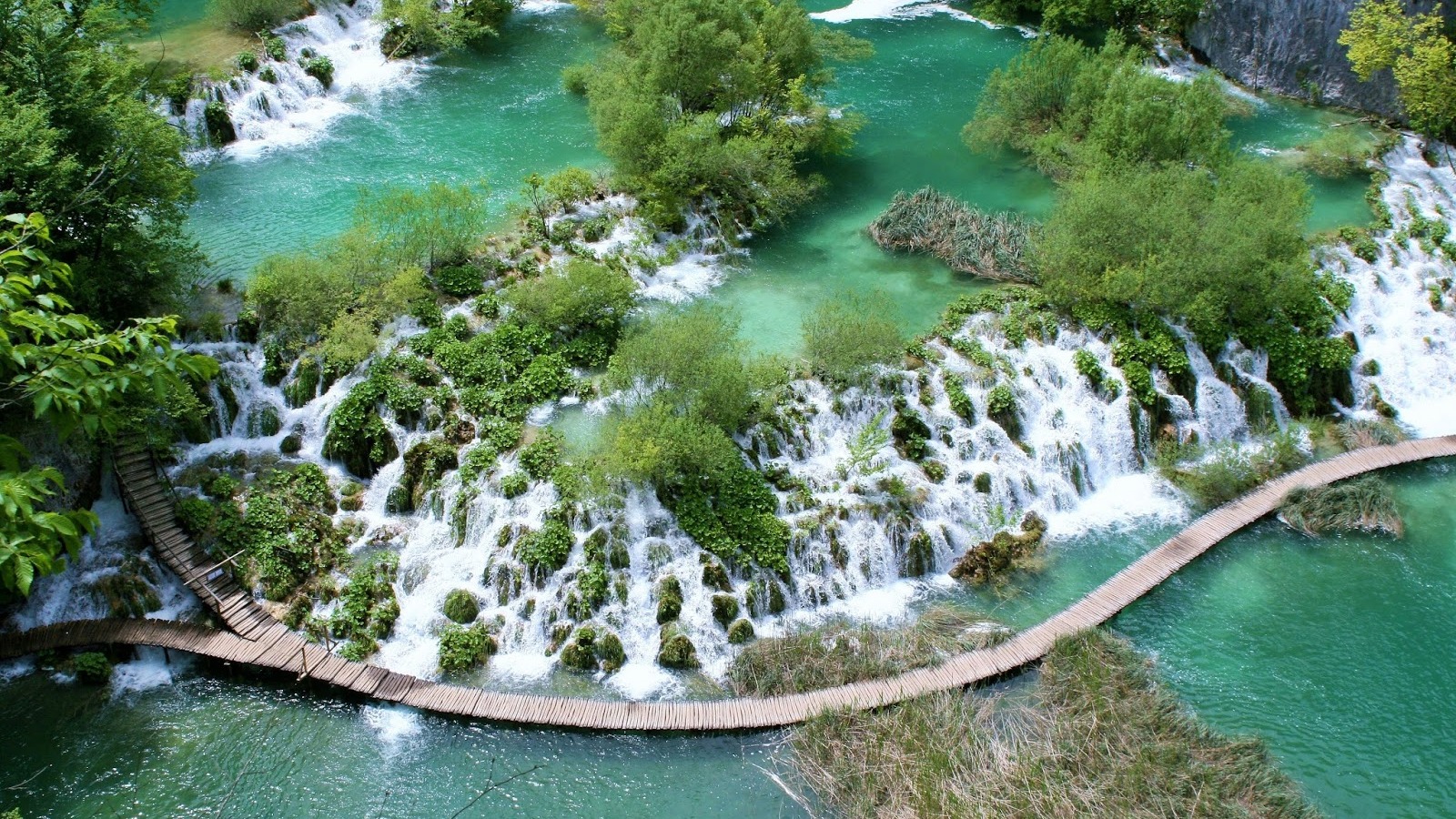 Plitvice Lakes - one day bus excursion and Zadar Old Town Tour